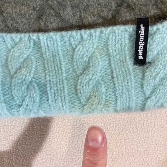 Patagonia‎ Women’s Blue/Grey Pom Beanie Hat OS - Picture 4 of 7